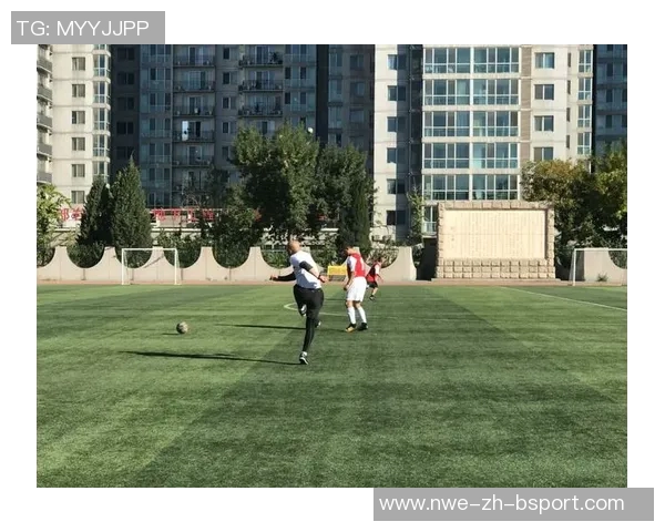 北京新鲜胡同小学足球队走进国安训练基地观摩学习