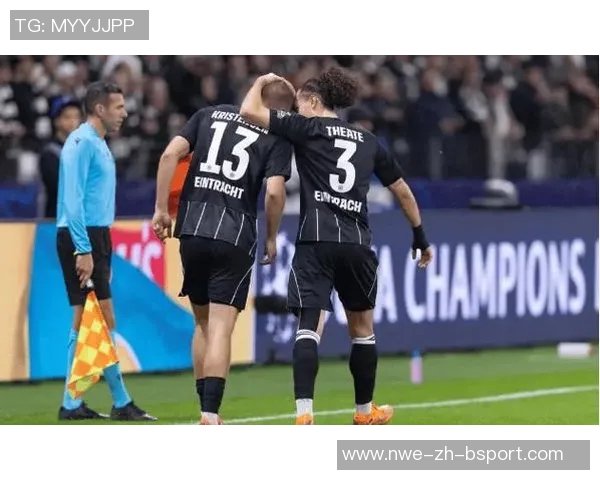 埃基蒂克获维尔茨球衣后携至利物浦训练基地展示，引爆球迷热情